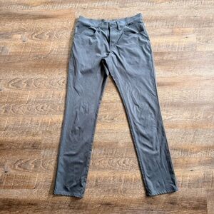 Travis Mathew Men's Charcoal golf pants